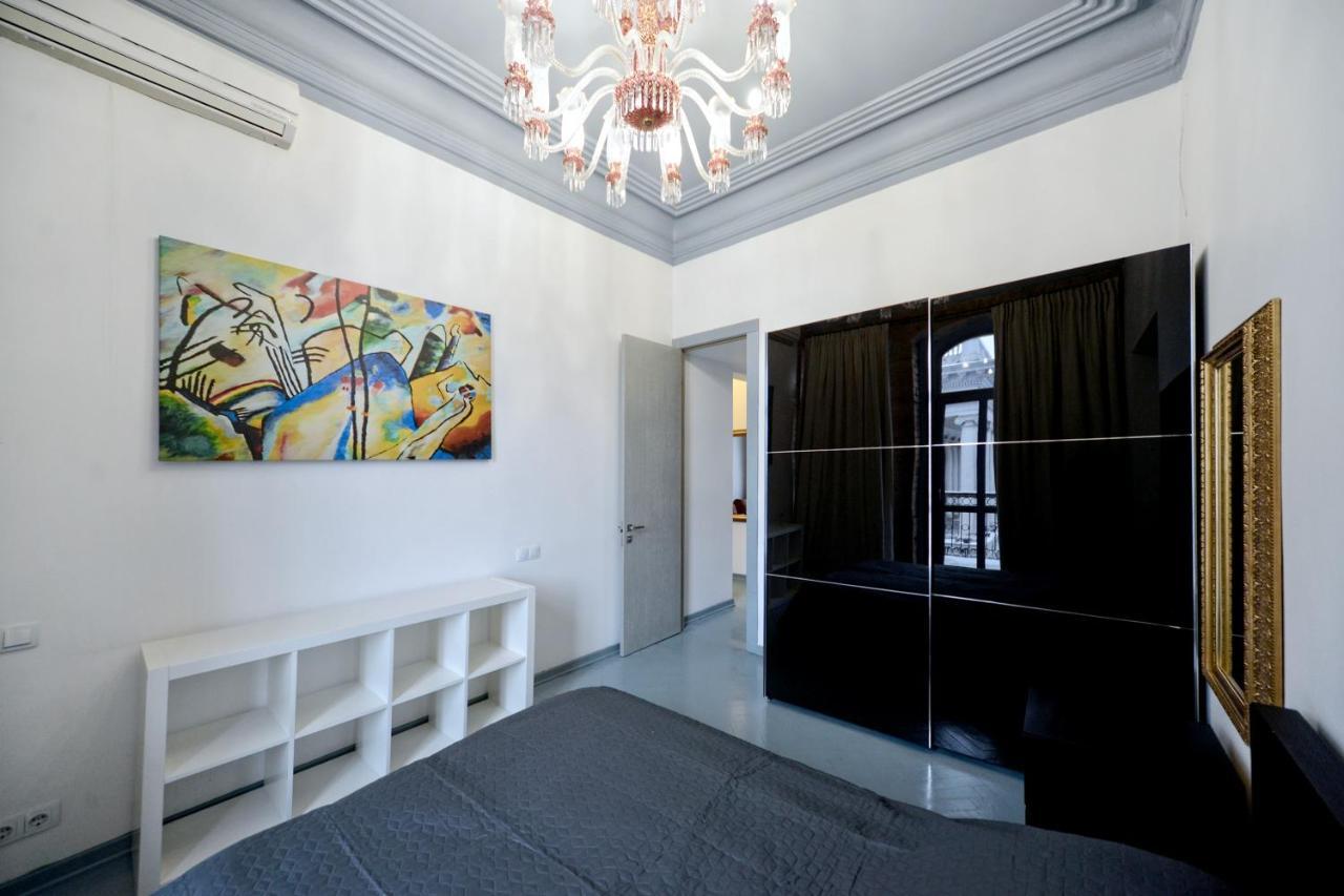Artol Gorodetskogo Apartment Kiev Exterior foto